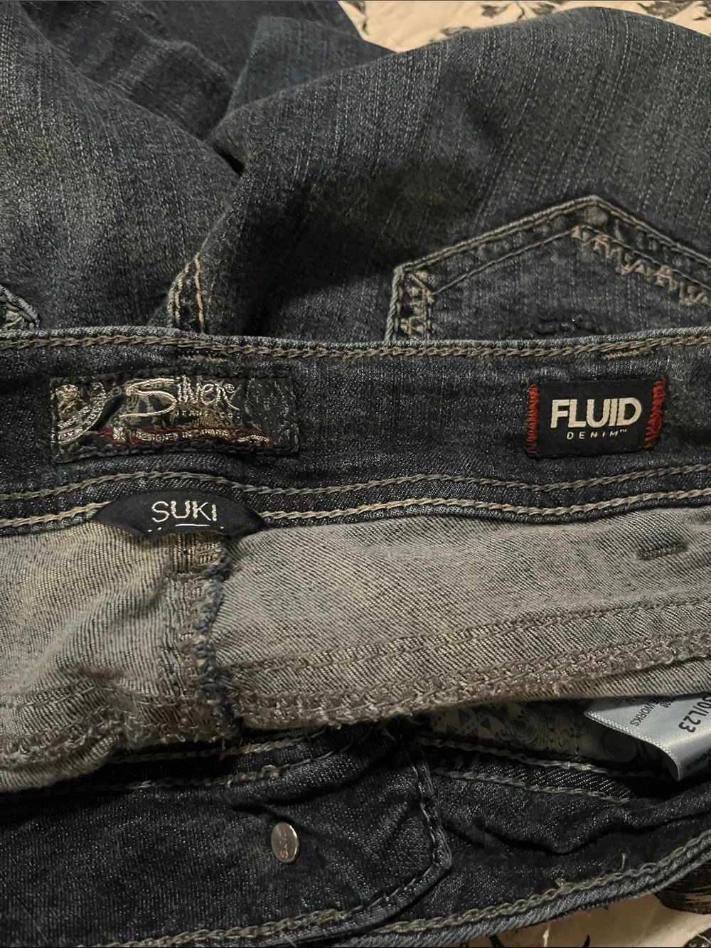 Silver Jeans Indigo Cropped Ankle Jeans with Contrast Stitching